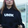 Toj UNIK | Un!K Hoodie - Sort M. Hvid Print